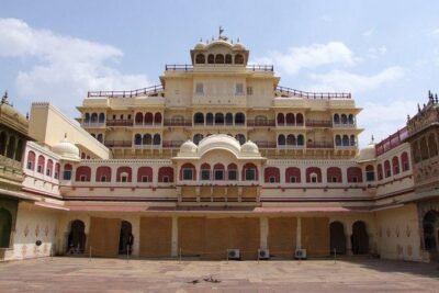 1-Day Trip to Jaipur from Mumbai with Both side Commercial Flights