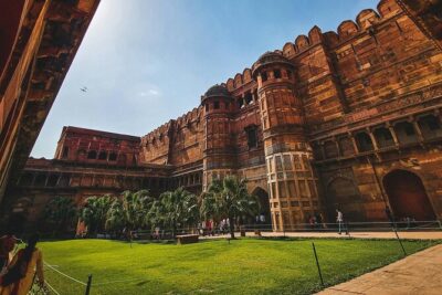 1-Day Trip to Taj Mahal and Agra from Mumbai with Both side Commercial Flights