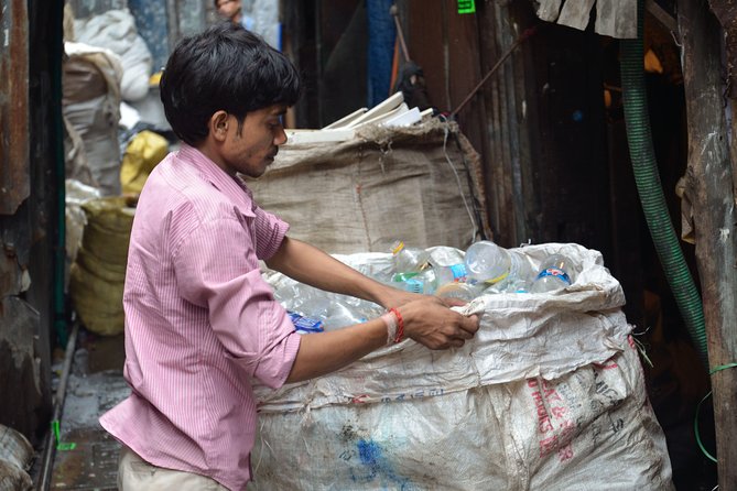 2-Hour Guided Tour of Dharavi - Entering Dharavi with a local guide
