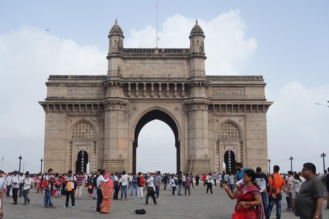 3 Days Complete Mumbai Tour Inclusive of Bollywood Studio Experience - Marine Drive, Hanging Gardens, and the sea