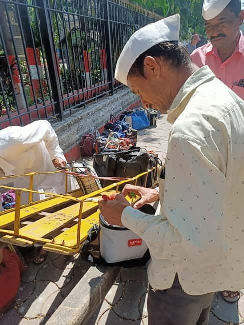 Best Combo Tour: Dabbawalas, Dhobi Ghat and Slum with Train - Two hours in Dharavi