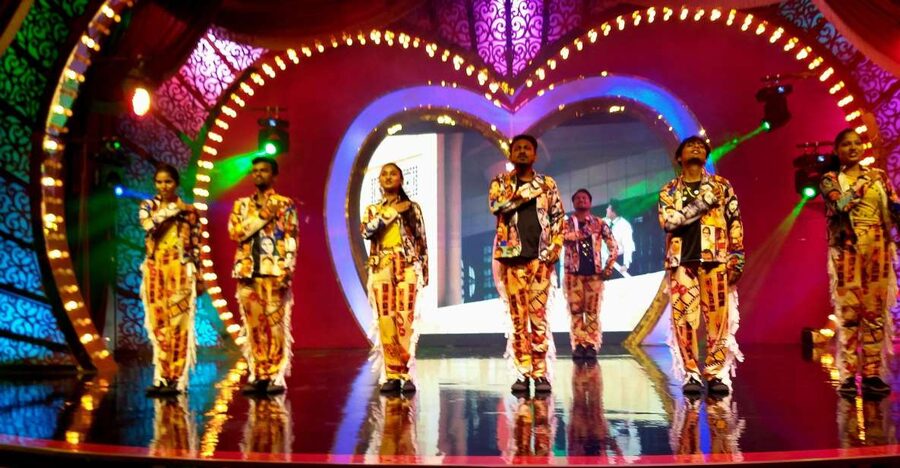 Bollywood Filmcity tour with Dance show. - VFX, 7D effects, and the wax museum