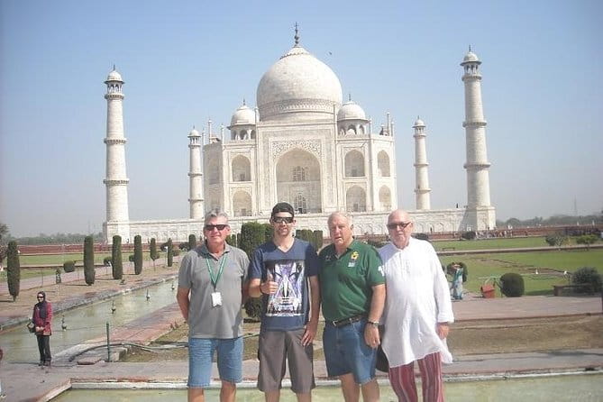Bollywood Sightseeing and Celebrity Homes Tour by Private Car - Green Screens, Sound Work, and Bollywood Dancing