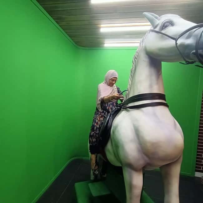 Bollywood Studio Guided Half-Day Tour - The excitement of catching a real shoot