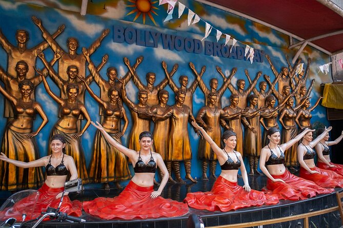 Bollywood Tour - The guide and group size