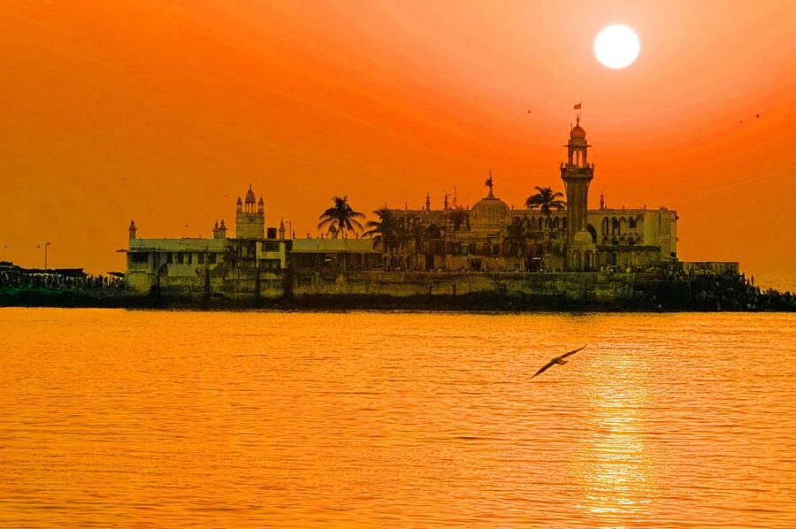 Bombay by Dawn - Newspaper Sellers and Mumbai’s First Daily Link