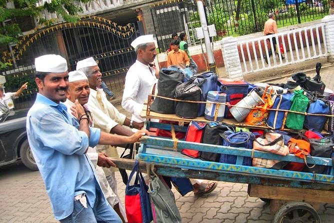 Dharavi, Dhobighat, and Mumbai Dabbawallas - Meeting at Churchgate and moving by public transport