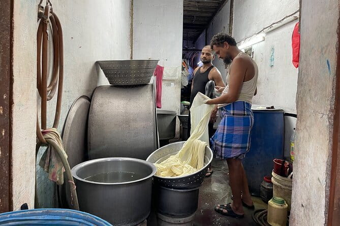 Dharavi Slum & Dhobi Ghat Mumbai: Private Guided Tour - What This Tour Helps You See About Mumbai