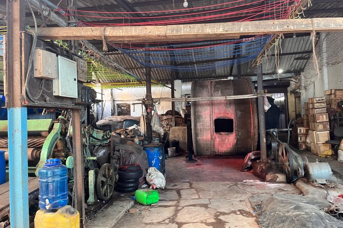 Dharavi Slum Walking Tour: Mumbai’s Inspiring Small Industries - What the guides add