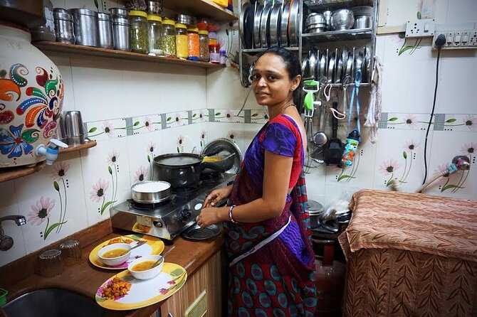 Dharavi Tour and Family Lunch - Practical details for your Mumbai day