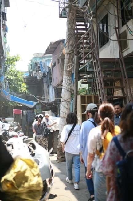 Dhobi Ghat Laundry and Dharavi Slum Tour with Local Train - Why Dhobi Ghat is a strong opening
