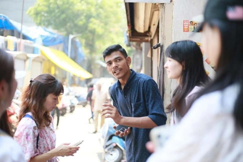 Dhobi Ghat Laundry and Dharavi Slum Tour with Local Train - What the experience gets right