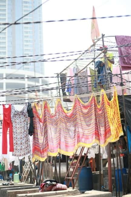 Dhobi Ghat Laundry and Dharavi Slum Tour with Local Train - Should you book it?