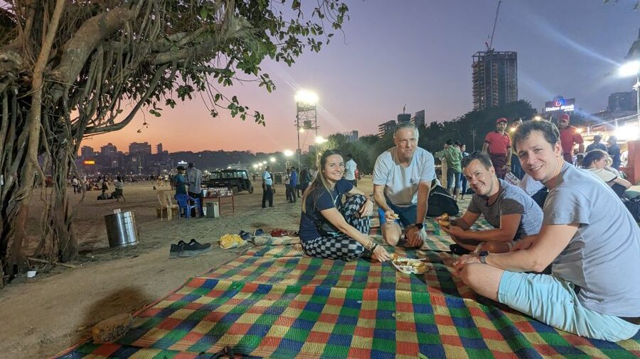 Discover Mumbai's street & beach with Vegetarian food tour - Why this Mumbai food tour works