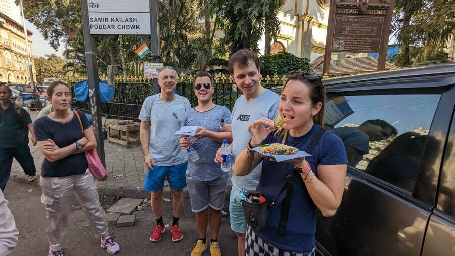 Discover Mumbai's street & beach with Vegetarian food tour - Churchgate Khau Galli and Mumbai’s classic snacks