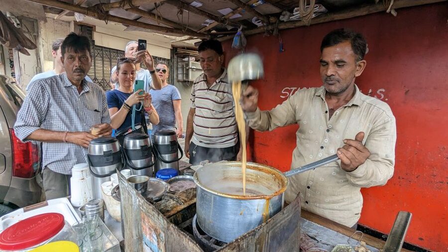 Discover Mumbai's street & beach with Vegetarian food tour - How much food should you expect?