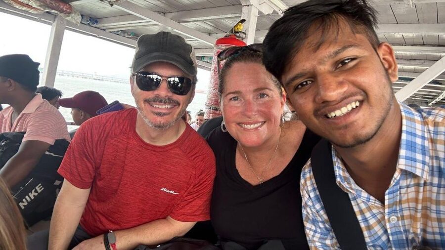 Elephanta Caves & Island Guided Tour - The ferry from Mumbai: calm water, slow progress