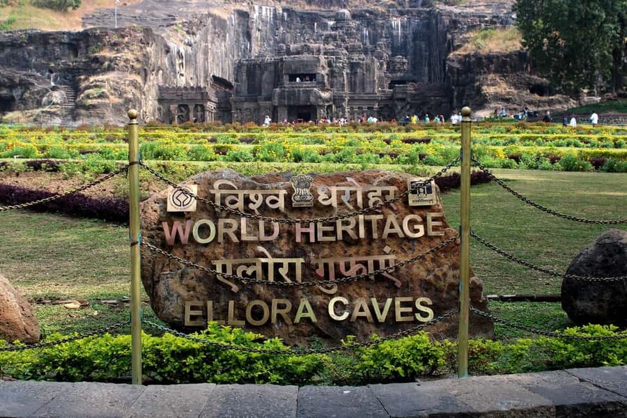 From Mumbai: Ajanta and Ellora Day Tour with Flights - The optional Aurangabad market stop