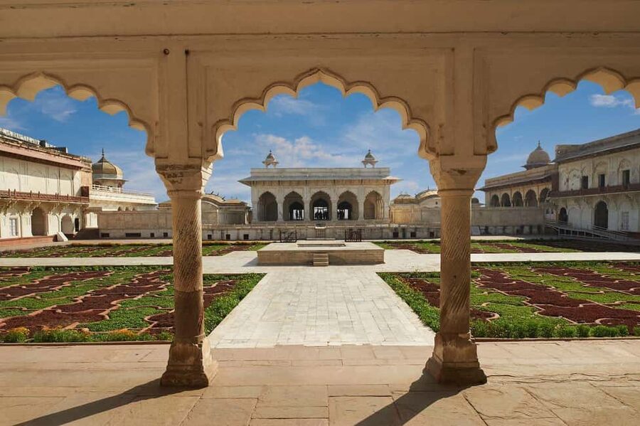 From Mumbai: Same Day Taj Mahal, Agra Tour with Flights - A very long day, made easier by private transport