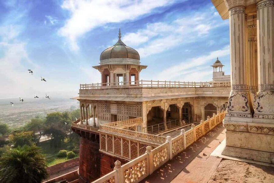 From Mumbai: Same Day Taj Mahal, Agra Tour with Flights - Agra Fort gives the day more depth