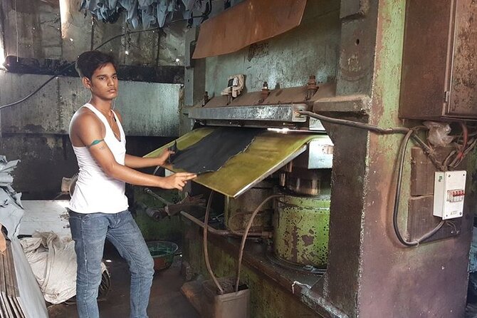 Group Tour of Dharavi Slum walk with local Guide - Leather, Pottery, Soap, and Bakery Work
