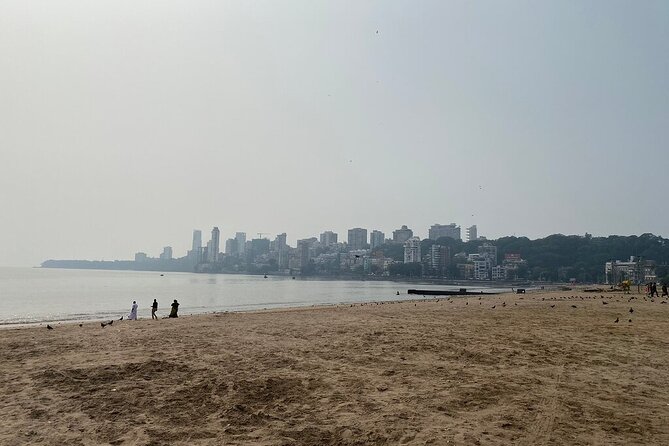 Highlights of Mumbai Sightseeing Tour: TRAVELLERS CHOICE AWARDED - Gateway of India and Colaba set the tone