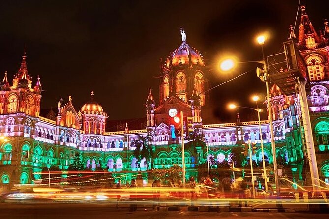 Highlights of Mumbai Sightseeing Tour: TRAVELLERS CHOICE AWARDED - Marine Drive and the Churchgate train option