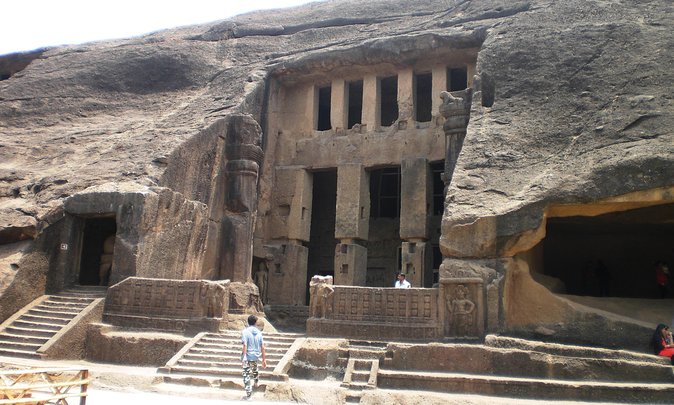 Kanheri Cave with Global Vipassana Pagoda Tour in Private Vehicle - The four-hour cave visit, step by step