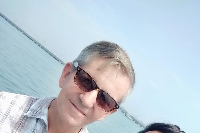 LGBTQ Friendly Mumbai City Tour - Malabar Hill, the Jain temple, and Oval Maidan
