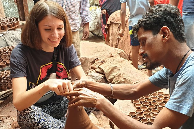 Life In Dharavi: A Guided Tour Of Dharavi Slum - Meeting guides with a personal connection