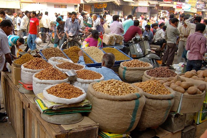 Magical Markets Tour in Mumbai with a local - Bhuleshwar Market and the everyday shopping of Mumbai