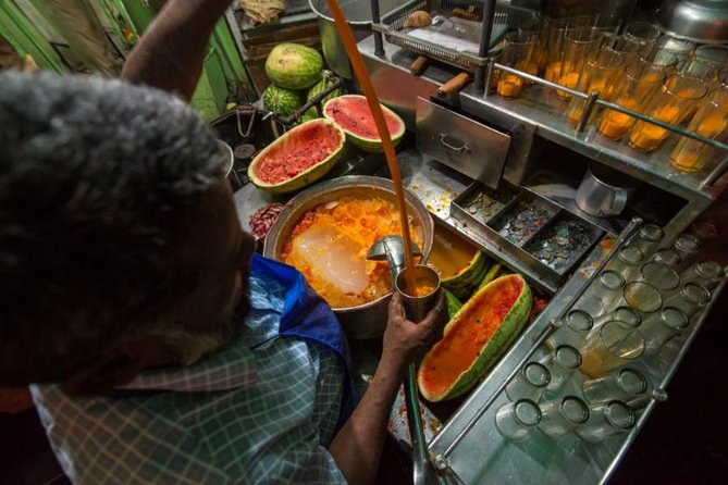 Mohd Ali Road Kebab & Curry Food Trail in Mumbai with Guide - The private format and your guide
