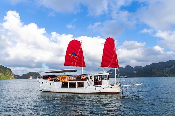 Mumbai Bay Breeze Sail on a Compact Yacht Experience - The sunset portion of the ride