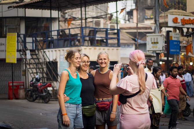 Mumbai Bicycle Tour - Gateway of India and the start in Colaba