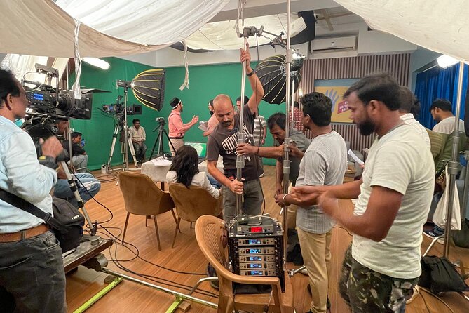 Mumbai Bollywood Tour + Live Dance + Live Shooting + Singing - Why the guide matters