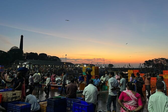 Mumbai By Dawn Morning Markets & The World’s Largest Laundry - Sassoon Dock: Mumbai’s seafood trade before breakfast