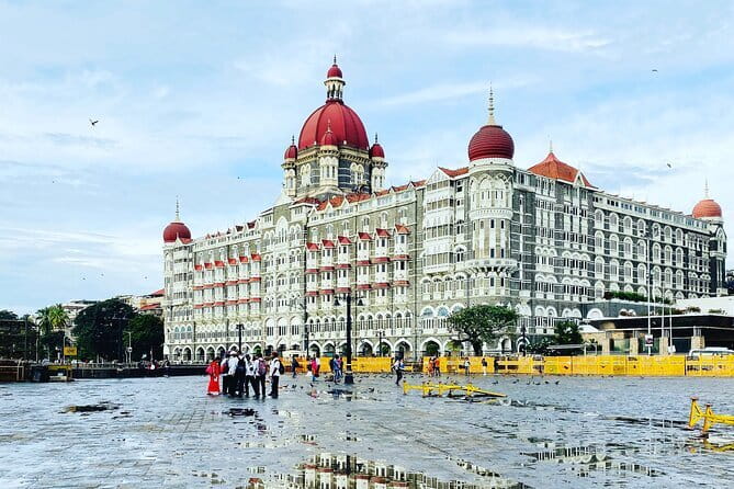 Mumbai By Dawn Morning Markets & The World’s Largest Laundry - Guides, driving, and the value of local context