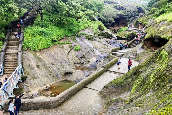 Mumbai Caves Guided Tour - Mandapeshwar adds a different religious story