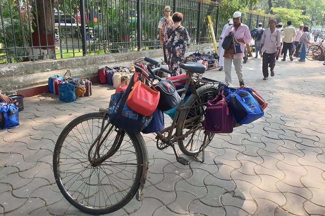 Mumbai City + Dabbawala aka Lunchbox + Train Ride Tour - The Unfeigned Mumbai. - The local train ride and what it adds