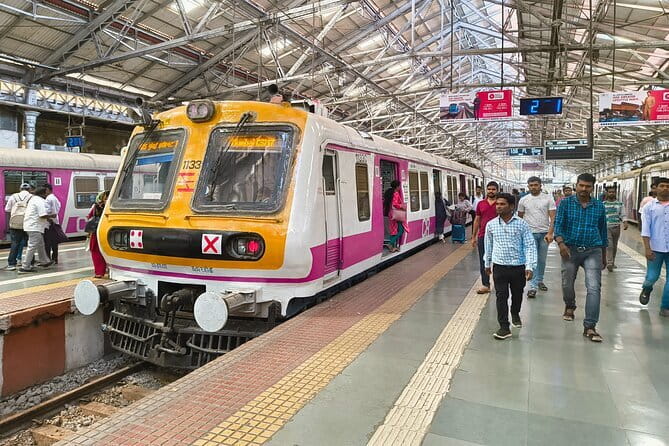 "Mumbai City Sightseeing Tour" - A fast introduction to Mumbai from Colaba