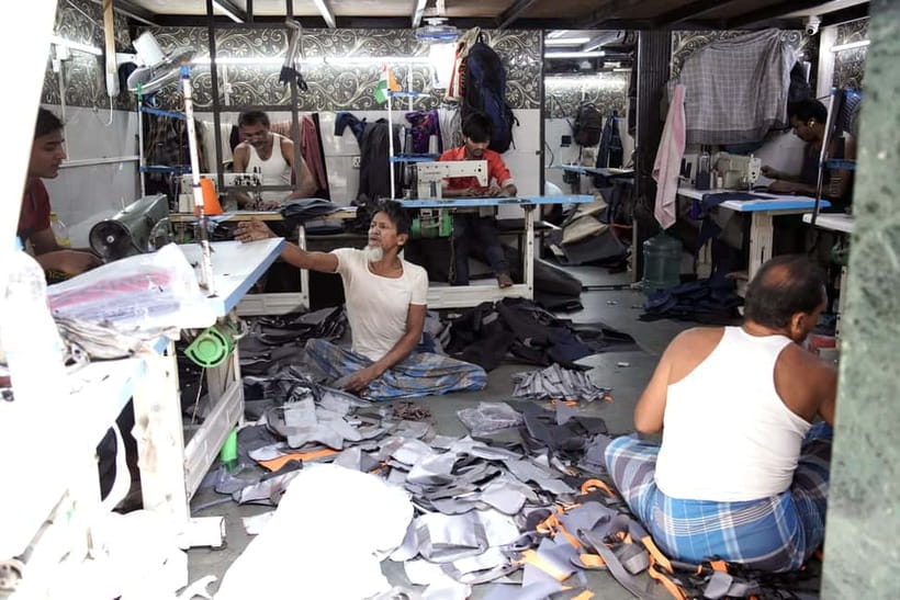Mumbai: City & Slum Full-Day Exploration - Gateway of India and Mumbai’s colonial waterfront