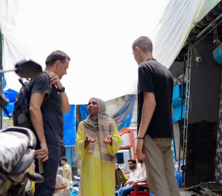 Mumbai: Dharavi Slum and Dhobi Ghat Laundry Tour - Walking through Dharavi’s leather and recycling workshops