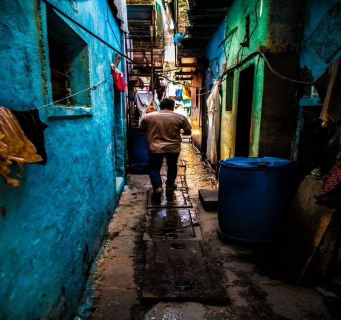 Mumbai: Dharavi Slum Slumdog Millionaire Tour with a Local - Entering Dharavi with a local guide