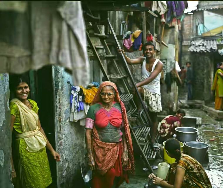Mumbai: Dharavi Slum Slumdog Millionaire Tour with a Local - Pottery, textiles, and the final stop