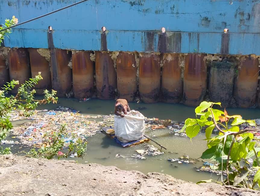 "Mumbai Dharavi Slum Tour" - Markets, schools, leather, and Kumbharwada