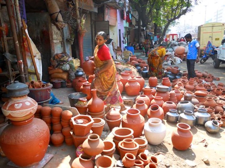 Mumbai: Dharavi Slum Walking Tour with Local Slum Dweller - Add lunch with a local family
