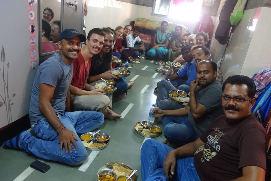 Mumbai: Dharavi Slum Walking Tour with Options - A short stop at Gokulam Store