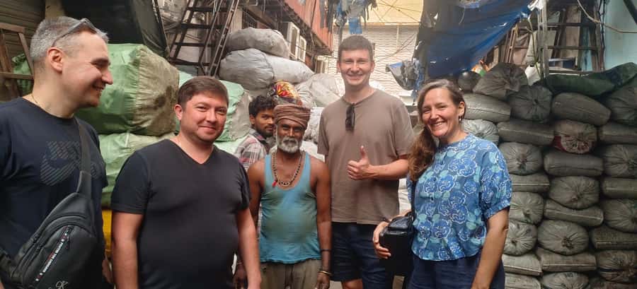 Mumbai: Dharavi Slumdog Tour -See the real Slum with a Local - Meeting at Mahim and getting oriented