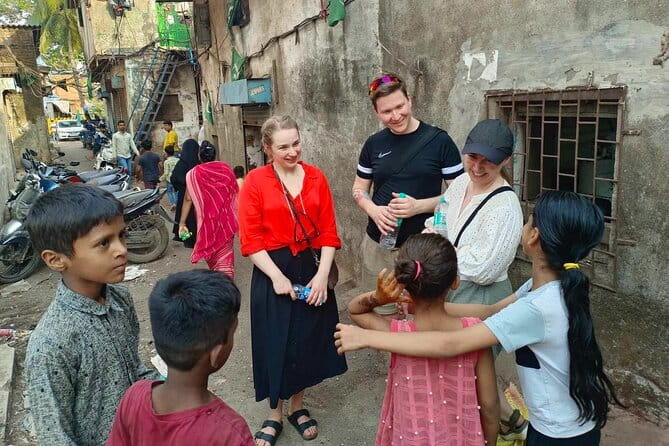 Mumbai: Dhobi Ghat Laundry & Dharavi Slum Tour with a Local - Who will enjoy this experience most
