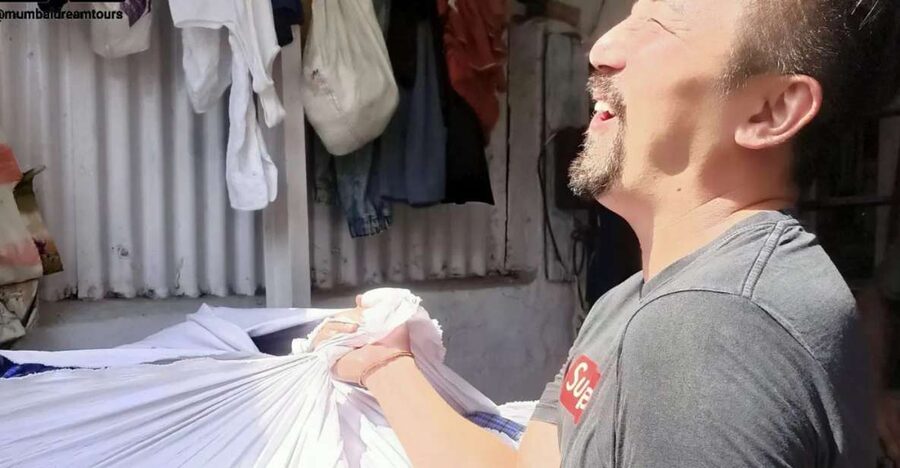 Mumbai: Dhobi Ghat Tour with Dharavi and Train Ride Options - Entering the open-air laundry